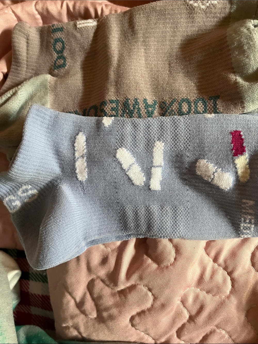 100% Awesome Light Blue womanCrew Socks figs no show